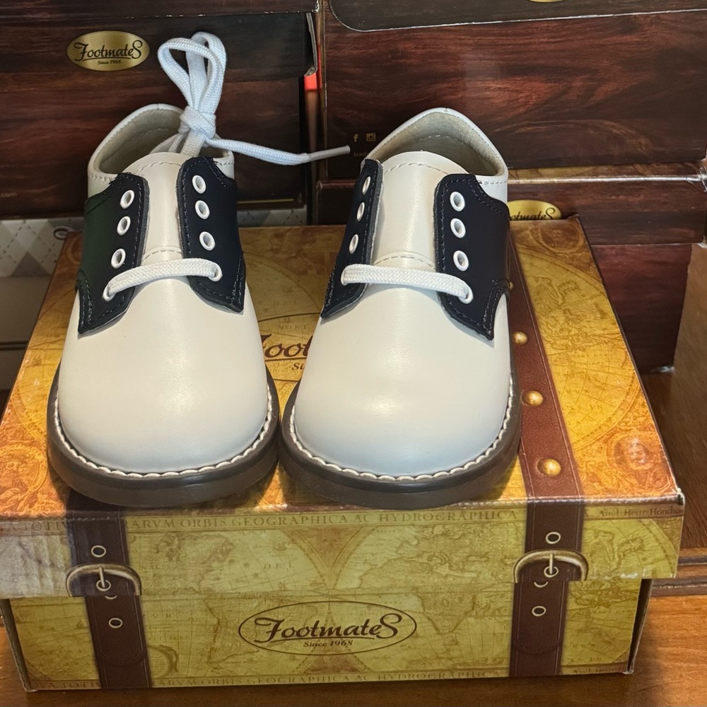 FootMates Kids White and Navy Dress Shoes